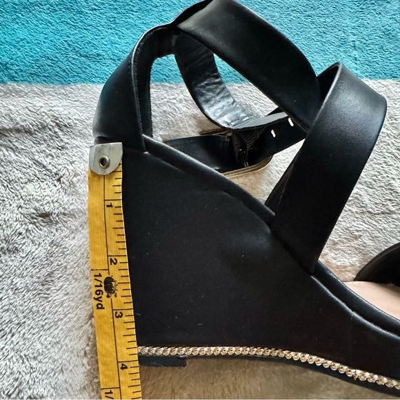 BCBGeneration Jae Black Platform Strappy Wedge Gold Buckle & Chain Detail - Picture 11 of 12